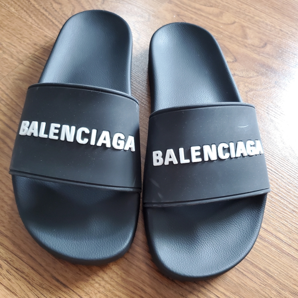 Balenciaga Pool Slides - Picture 3 of 4